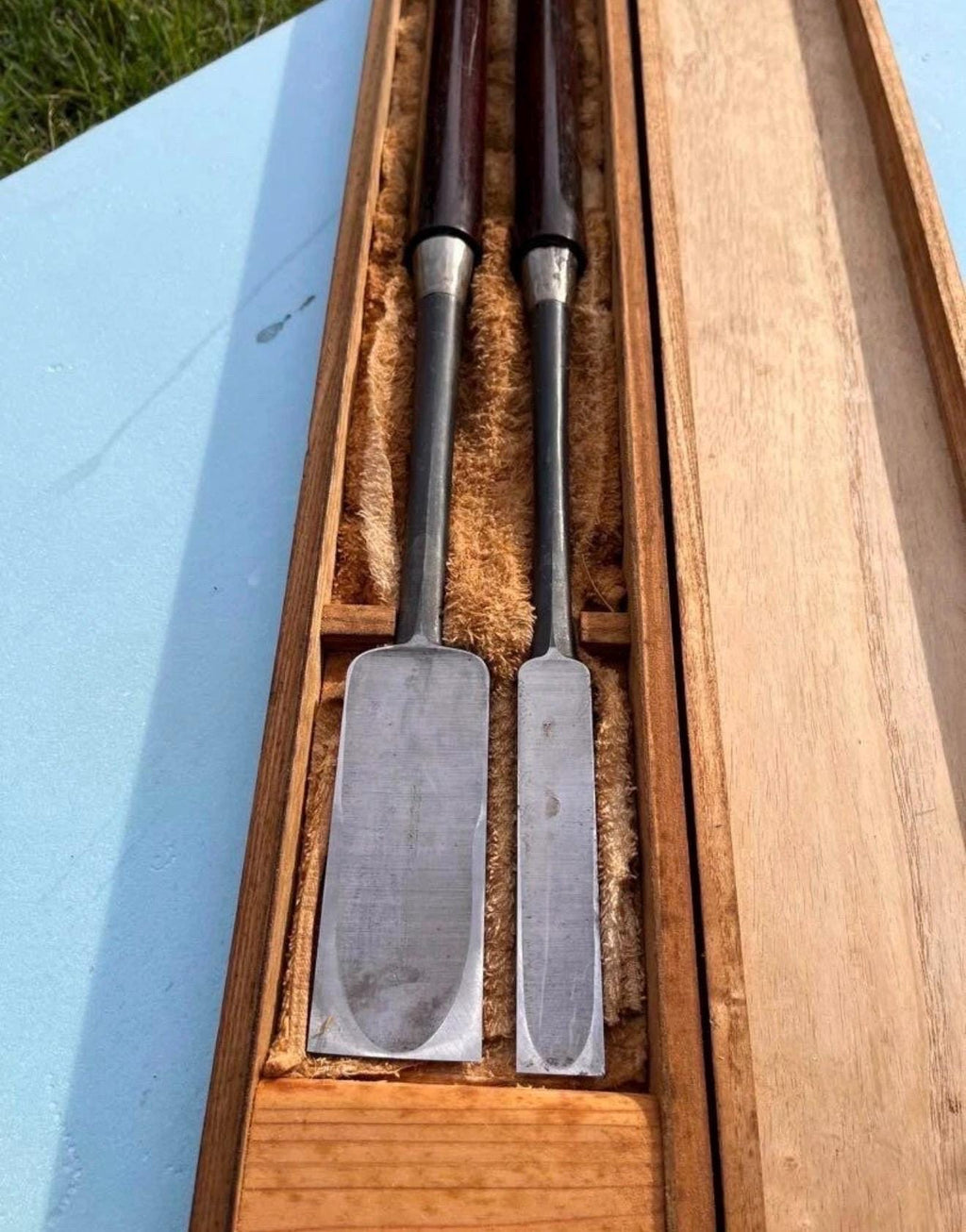 Japanese Flat Chisel Set Crane Engraving 20cm Blade with Wooden Case