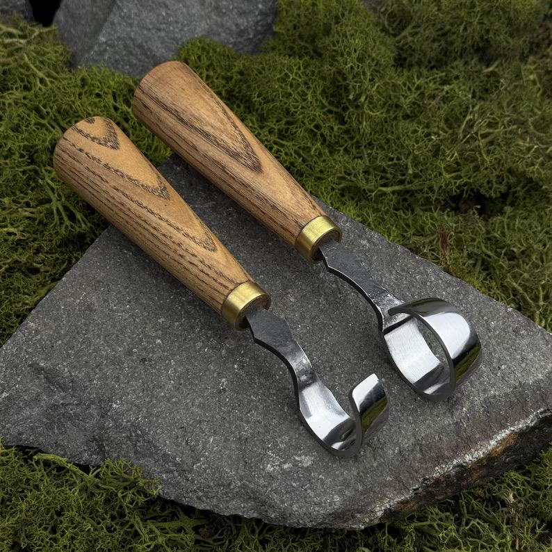 Carving hooks and scorpion knives with leather cases, spoon and bowl carving knives, wood carving knives and hand-forged tools made from car